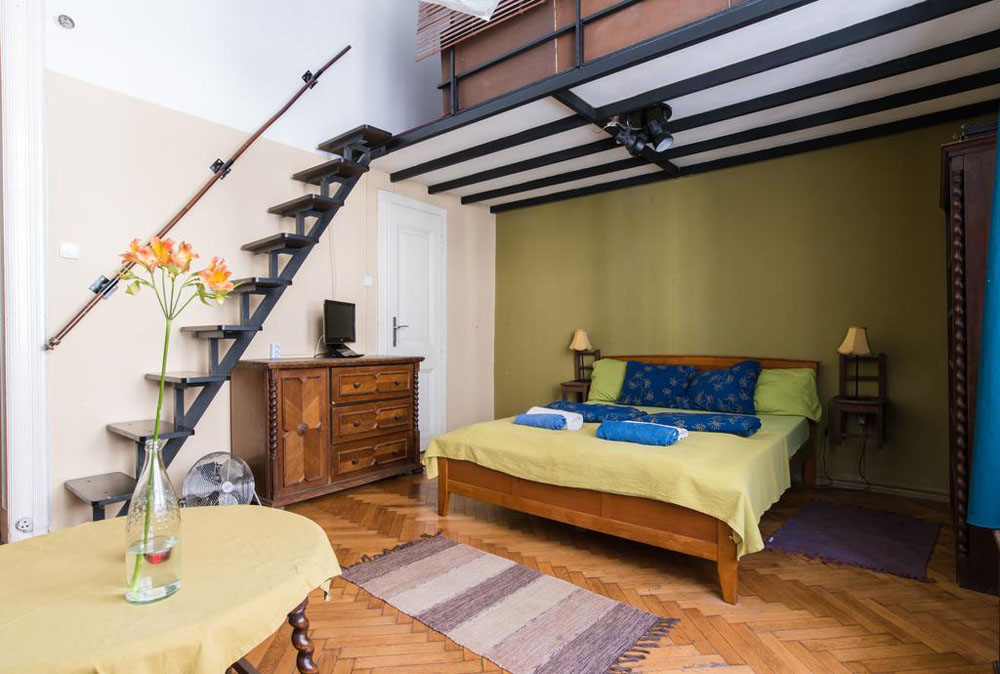 بيت شباب هوم ماد